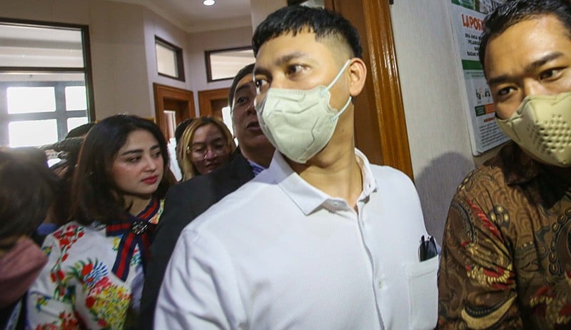 Senyum Dewi Perssik Jalani Sidang Cerai dengan Angga Wijaya - Bagian 4