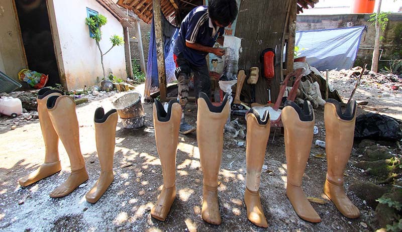 Kerajinan Kaki Palsu Buatan Penyandang Disabilitas Tembus Pasar Asia Tenggara - Bagian 2