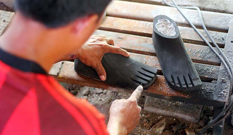 Kerajinan Kaki Palsu Buatan Penyandang Disabilitas Tembus Pasar Asia Tenggara - Bagian 3