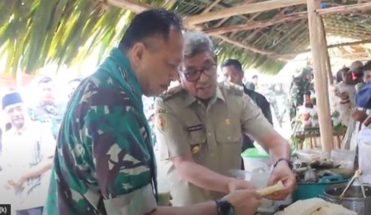 Ketagihan Kuliner Pulau Kei, KSAU Bungkus Makanan Buat Bekal di Pesawat