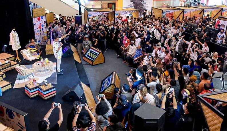 Perluas Pasar Pelaku Ekraf di Tegal, Sandiaga Uno Pacu Digitalisasi dan Beri Endorsement Produk 