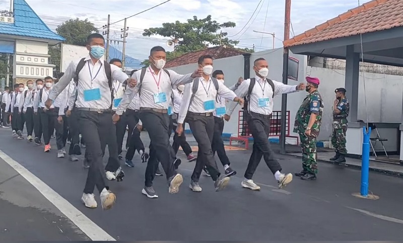 Luar Biasa, Penjual Es di Banyuwangi Ini Sukses Wujudkan Mimpi Jadi Anggota TNI
