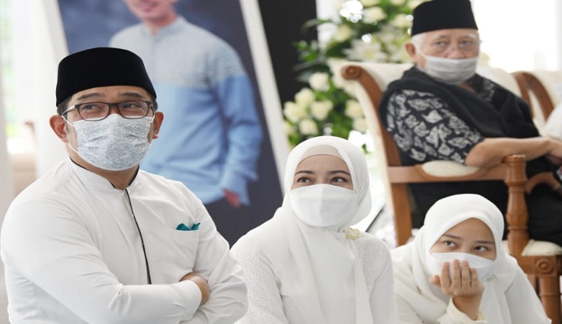 Berangkat ke Mekkah, Ridwan Kamil: Saya Berhaji atas Nama Emmeril Kahn Mumtadz
