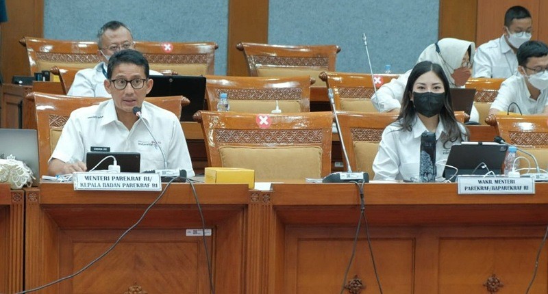 Sandiaga Uno & Angela Tanoesoedibjo Bahas Pemulihan Parekraf lewat Desa Wisata & Kampung Tematik dengan DPR RI
