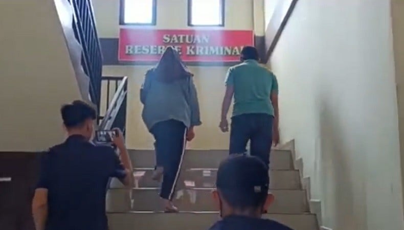 Ibu Muda Diamankan Polisi Gegara Arisan Bodong, Korban Ratusan Orang