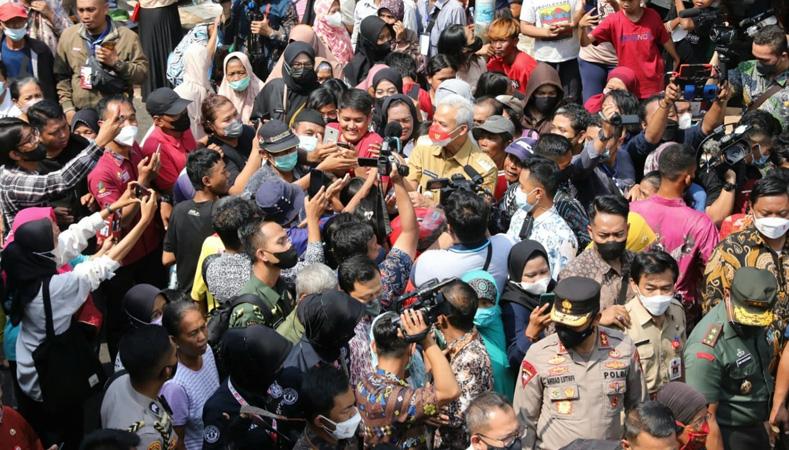  Warga Teriaki Ganjar saat Dampingi Jokowi: Ganteng Tenan Koyo Arjuno, I Love You Full