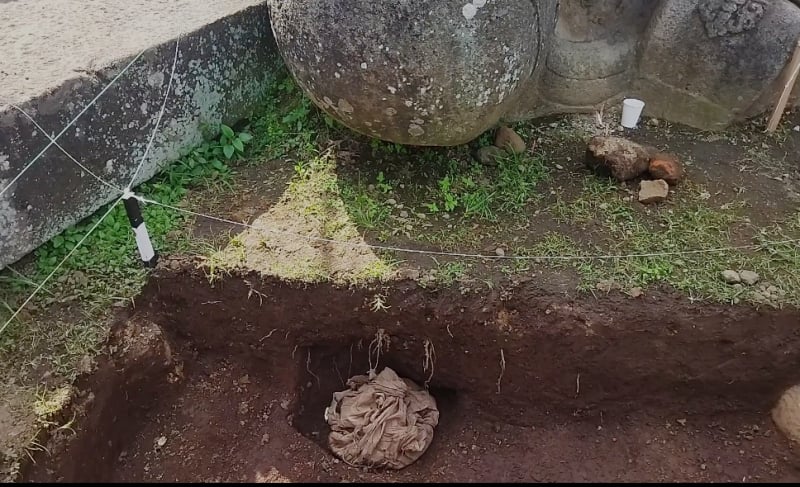 title Misteri Kain Kafan dan Tulang Belulang di Arca Dwarapala Singosari Terungkap Misteri Kain Kafan dan Tulang Belulang di Arca Dwarapala Singosari Terungkap