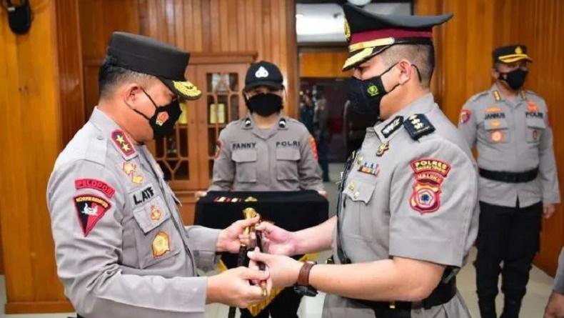 Dicopot usai Dilaporkan Istri ke Propam, Kapolres Malteng Serahkan Tongkat Komando ke Kapolda