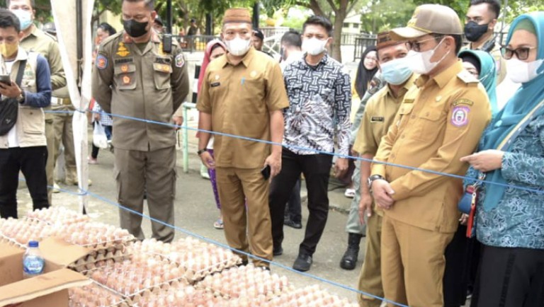 Ribuan Warga Padati Pasar Murah Jual Bahan Kebutuhan Pokok di Gorontalo