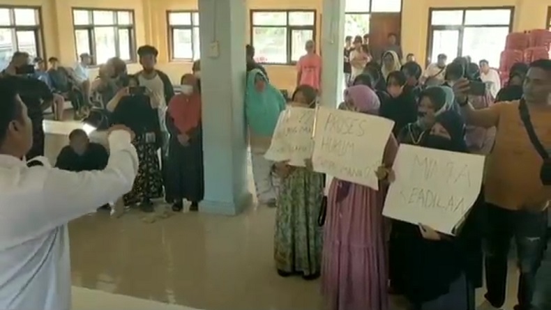 title 4 Pelaku Pelecehan Seksual Anak di Ciamis Jadi Tersangka, Emak-Emak Galang Dana untuk Korban 4 Pelaku Pelecehan Seksual Anak di Ciamis Jadi Tersangka, Emak-Emak Galang Dana untuk Korban