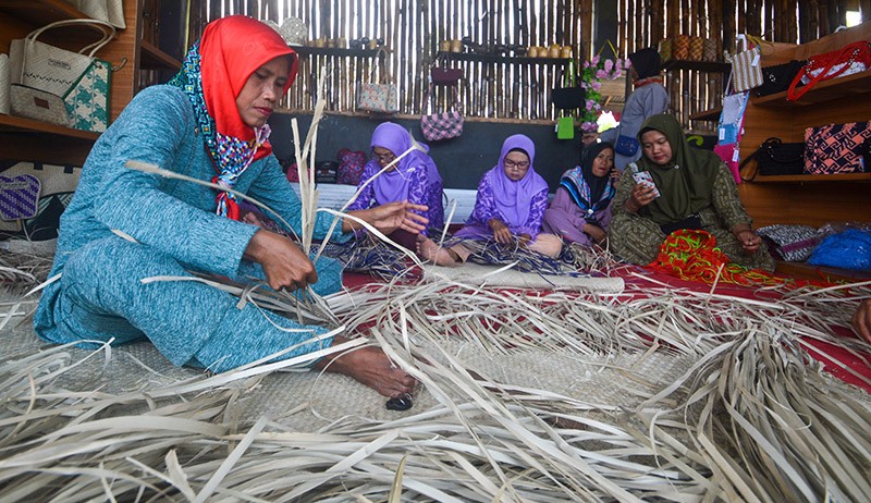 Kerajinan Tangan Anyaman Pandan Khas Nagari Ulakan - Bagian 2