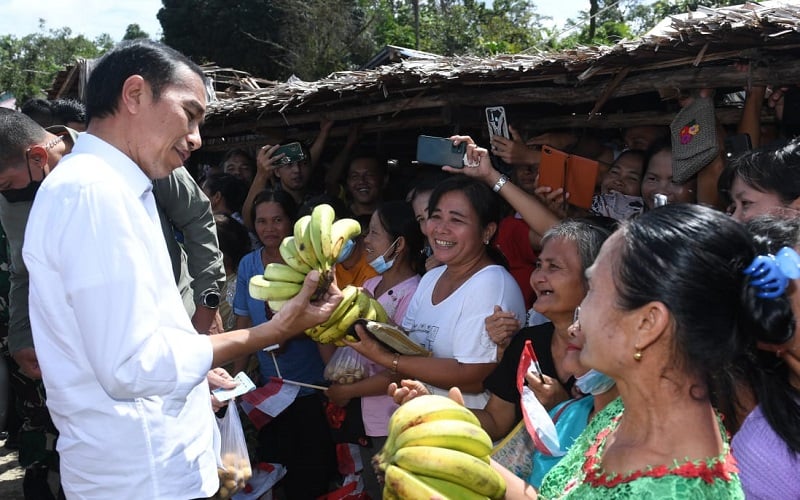 Jokowi Beli Pisang di Pasar Alasa, Pedagang: Harga Rp5.000 Dikasih Rp50.000