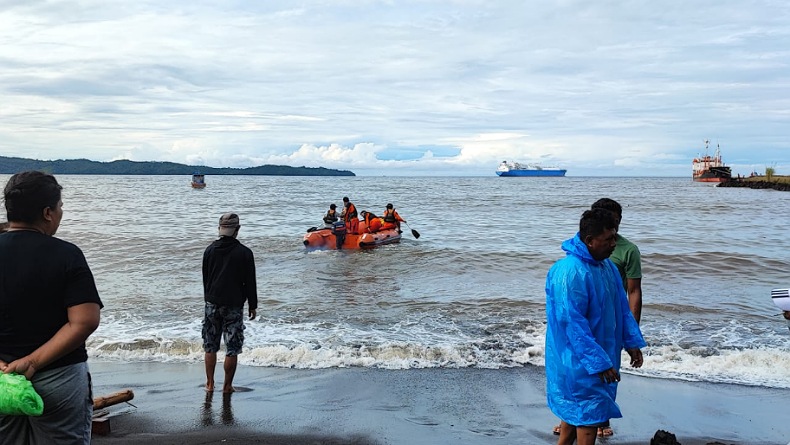 title Mandi di Pantai, Remaja di Aceh Besar Hilang Terseret Ombak Mandi di Pantai, Remaja di Aceh Besar Hilang Terseret Ombak