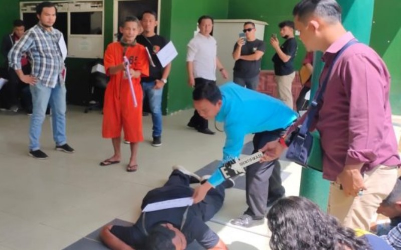 Rekonstruksi Suami Istri Dibunuh Eks Pekerja, Korban Ditembak dari Belakang dan Dekat