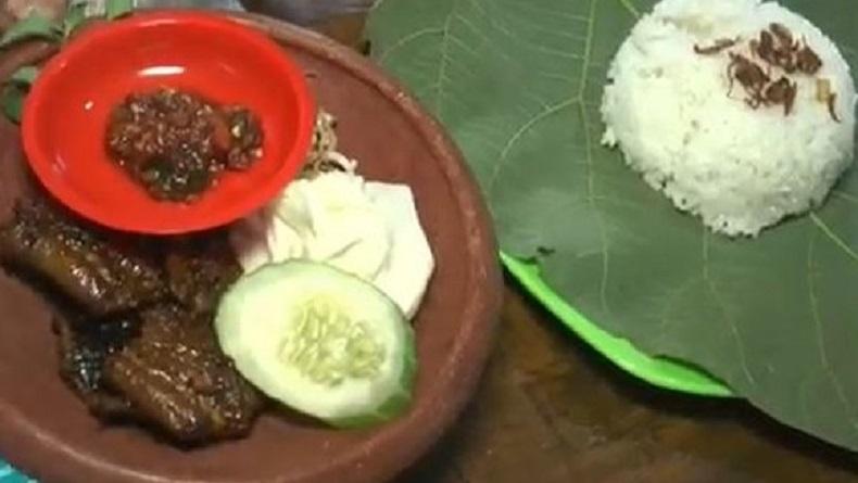 Nikmatnya Kuliner Nasi Bakar Daun Jati dan Belut di Waduk Kedung Ombo