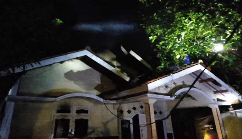 Pria di Indramayu Bakar Rumah Orang Tua Sendiri, Diduga Idap Gangguan Jiwa