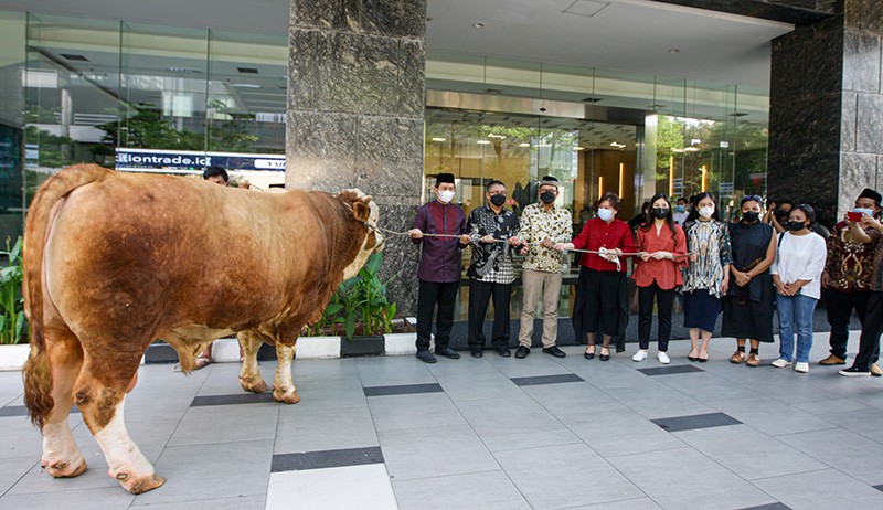 MNC Peduli Berbagi Hewan Kurban untuk Pelaku Pariwisata dan Ekonomi Kreatif - Bagian 2