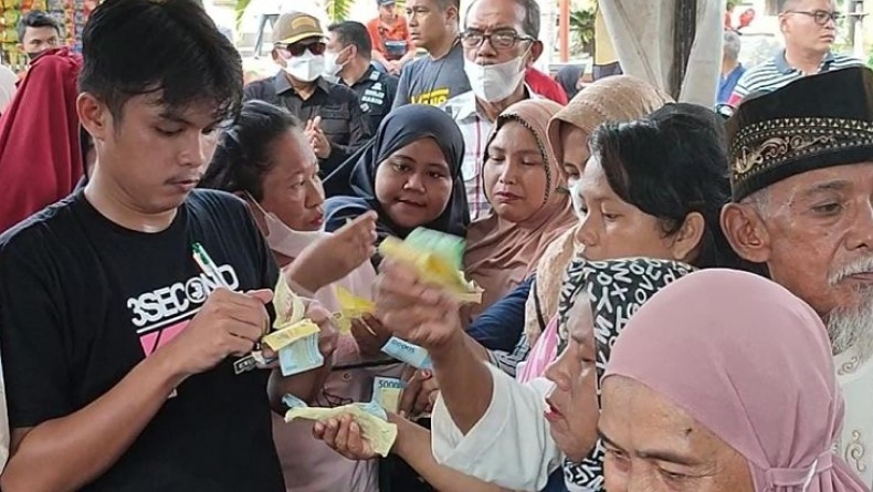 Warga Gorontalo Padati Pasar Murah di Lapangan Taruna Remaja Jelang Idul Adha