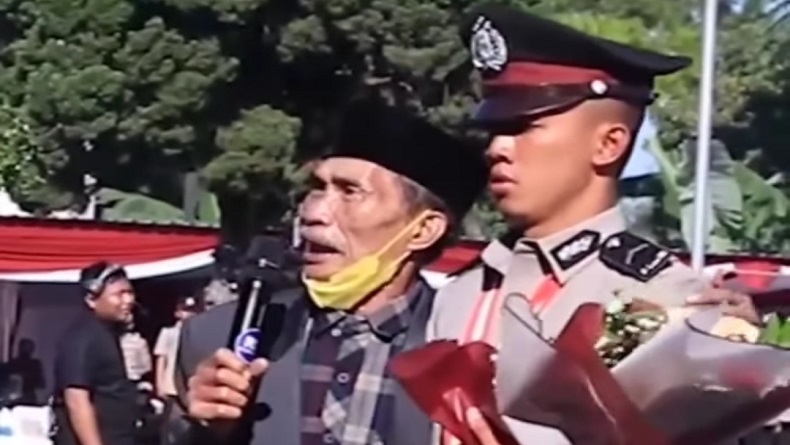 title Anak Jadi Polisi, Udin Sopir Angkot Bandung: Saya Peluk, Nangis, Saking Gembira Anak Jadi Polisi, Udin Sopir Angkot Bandung: Saya Peluk, Nangis, Saking Gembira