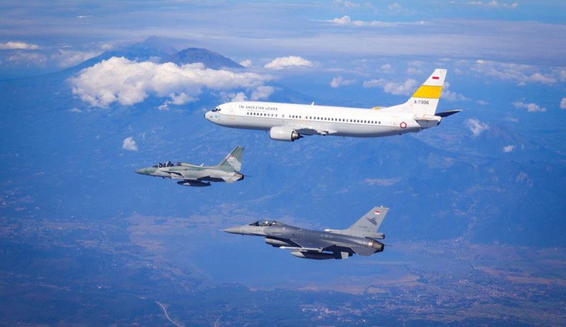 Prabowo Teteskan Air Mata saat Kedatangannya Disambut Elang Muda TNI AU di Langit Iswahjudi - Bagian 3