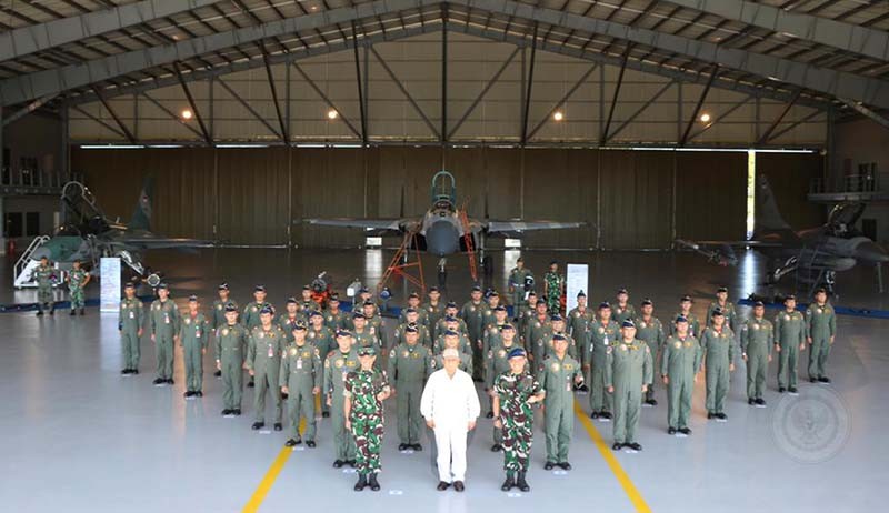 Prabowo Teteskan Air Mata saat Kedatangannya Disambut Elang Muda TNI AU di Langit Iswahjudi - Bagian 2