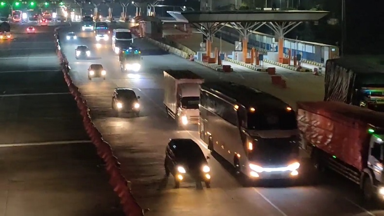 Arus Mudik Idul Adha, Ribuan Kendaraan Padati Tol Cipali dan Palikanci Cirebon