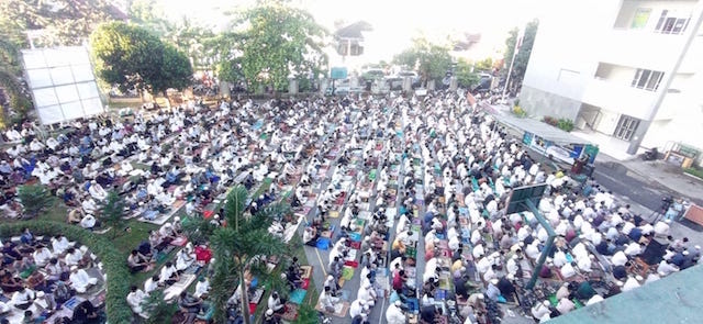 Ribuan Jemaah Salat Id di Kampus Muhammadiyah Mataram, Khatib Ingatkan Pentingnya Jihad Sosial