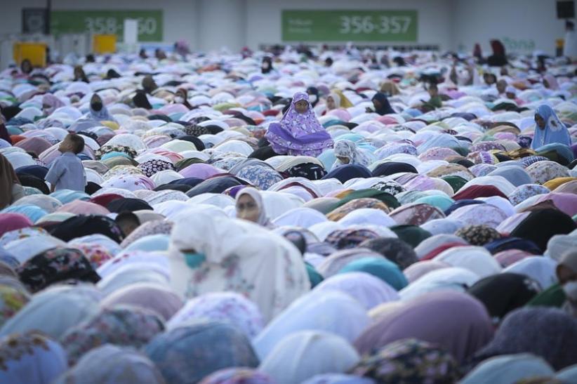   Anies Baswedan Salat Idul Adha di Jakarta International Stadium - Bagian 3