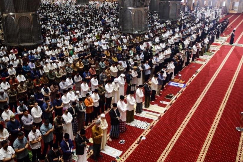 Didampingi Sejumlah Menteri, Presiden Jokowi Salat Idul Adha di Masjid Istiqlal - Bagian 8