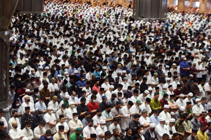 Didampingi Sejumlah Menteri, Presiden Jokowi Salat Idul Adha di Masjid Istiqlal - Bagian 6