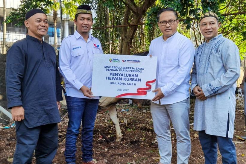 Kolaborasi dengan Partai Perindo, MNC Peduli Salurkan Hewan Kurban kepada Warga Jakarta Barat - Bagian 2