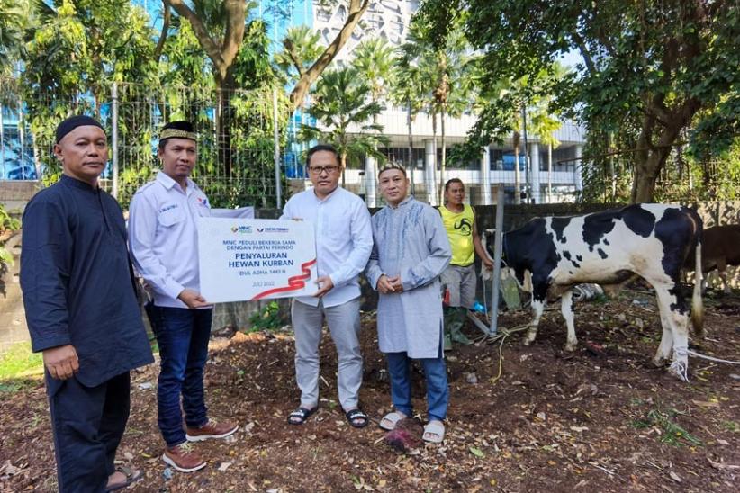 Kolaborasi dengan Partai Perindo, MNC Peduli Salurkan Hewan Kurban kepada Warga Jakarta Barat - Bagian 1