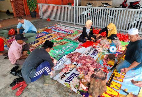 title Rayakan Idul Adha, BPM Kalbar Bagikan Paket Daging Kurban ke Warga Rayakan Idul Adha, BPM Kalbar Bagikan Paket Daging Kurban ke Warga