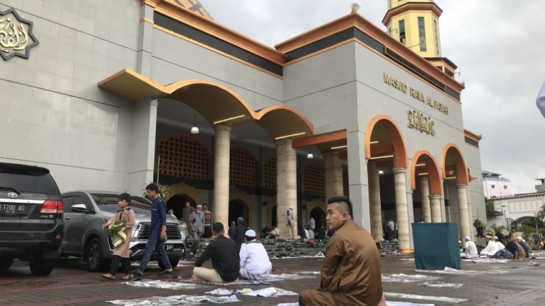 Salat Idul Adha di Ambon Diwarnai Hujan Deras, Jemaah Tak Gentar
