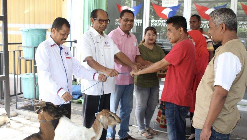 Rayakan Idul Adha, Perindo NTT Salurkan Hewan Kurban ke Warga