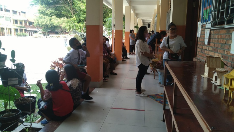 Libur Usai, Emak-Emak Pematangsiantar Ikut Sekolah di Hari Pertama Ajaran Baru