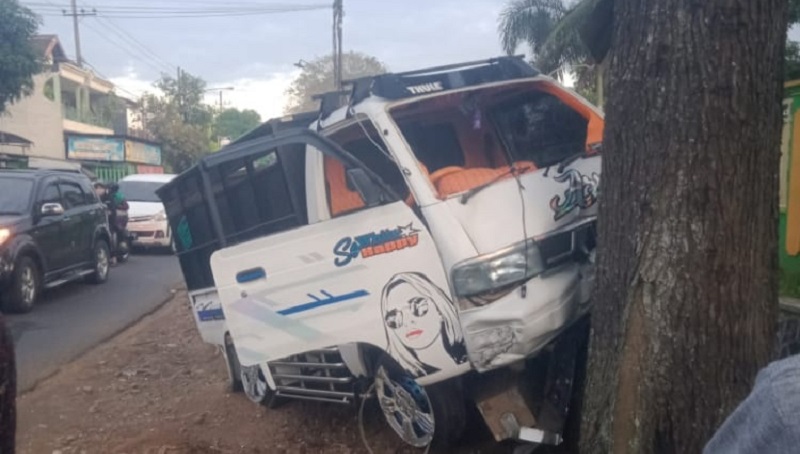Tak Pakai Helm, Kakek di Malang Tewas Mengenaskan Ditabrak Mobil Pikap 
