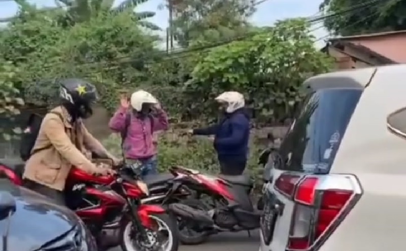 Viral Polisi Todongkan Pistol ke Pemotor Lain saat Cekcok, Polsek Cakung: Anggota Kami Diancam