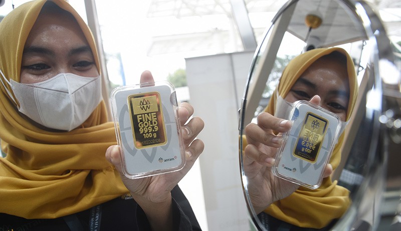 Harga Emas Turun Lagi, Hari Ini Tercatat Rp966.000 per Gram - Bagian 1