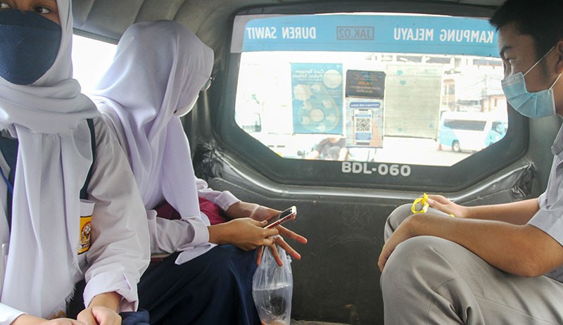 Cegah Pelecehan, Posisi Duduk Penumpang Angkot Perempuan dan Laki-Laki Dipisah - Bagian 2