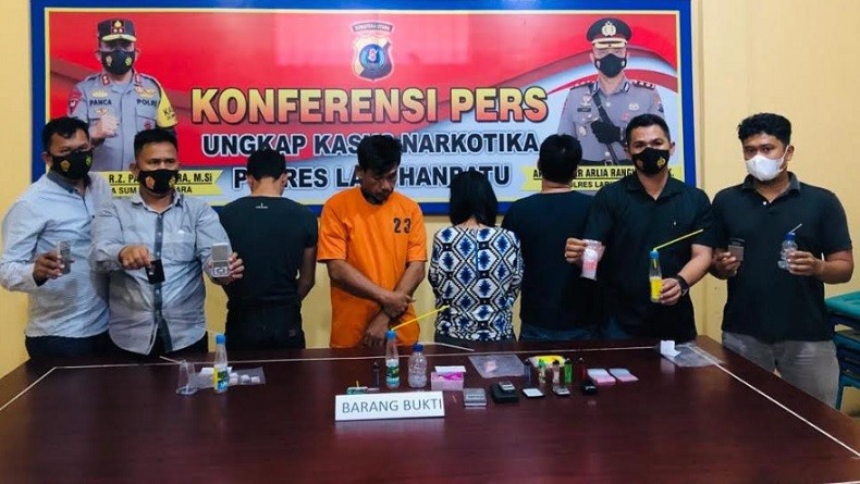 Gerebek Kampung Narkoba di Padang Bulan, 4 Pengedar Ditangkap Termasuk Ibu Rumah Tangga