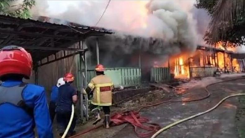 Diduga Korsleting Listrik, Asrama TNI di Balikpapan Terbakar