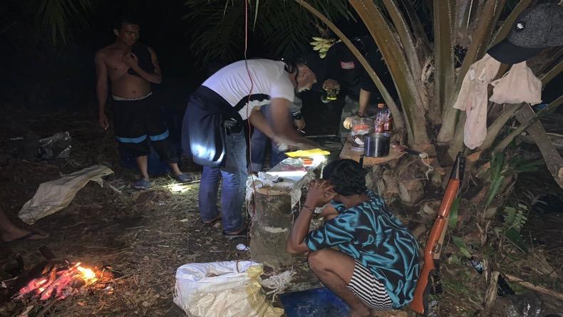 Pengedar Narkoba di Bangka Selatan Ditangkap, Sembunyikan Paket Sabu di Pohon Sawit