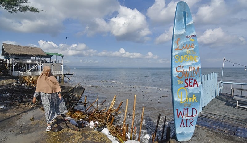 Bangunan Pesisir Pantai Mapak Indah NTB Terancam Roboh akibat Abrasi - Bagian 2