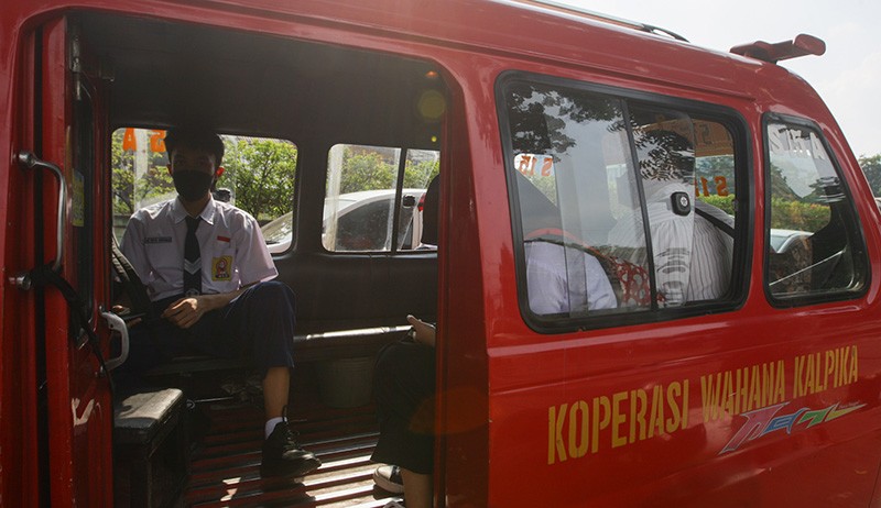 Angkot Tidak Pisahkan Penumpang Laki dan Perempuan, Izin Trayek Bakal Dicabut - Bagian 2