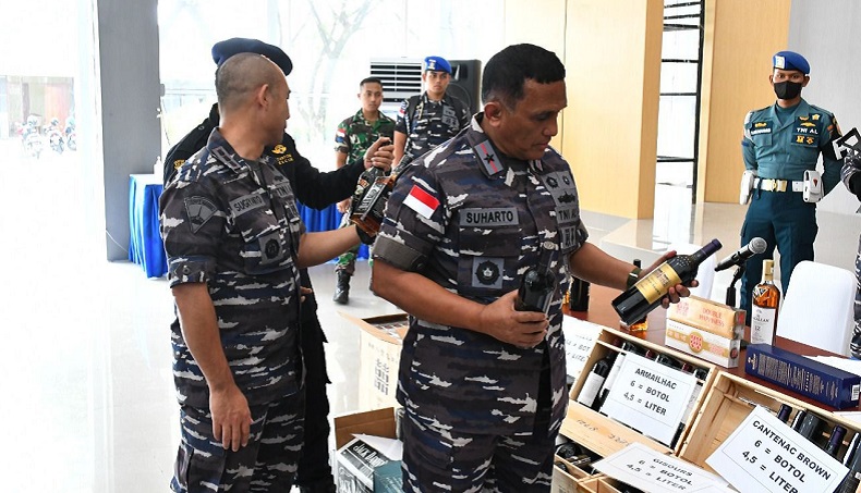 TNI AL Gagalkan Penyelundupan Ribuan Miras dan Rokok Ilegal dari Singapura