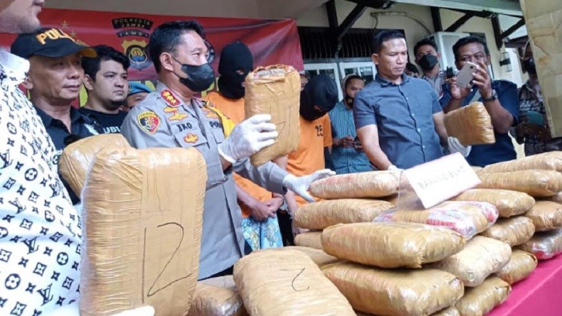 Dua Bandar Narkoba Ditangkap Polisi, Ganja Bernilai Ratusan Juta Rupiah Disita