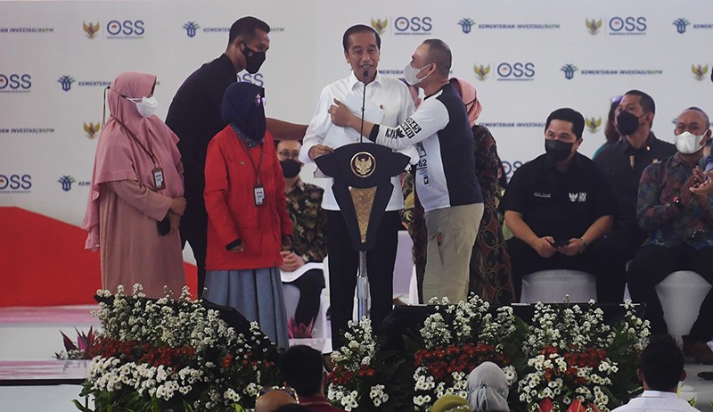 Presiden Jokowi Berikan NIB kepada 2.500 Pelaku Usaha Mikro - Bagian 3