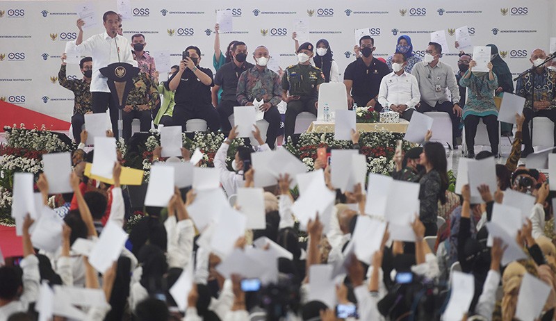 Presiden Jokowi Berikan NIB kepada 2.500 Pelaku Usaha Mikro - Bagian 1