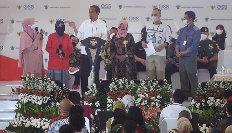 Presiden Jokowi Berikan NIB kepada 2.500 Pelaku Usaha Mikro - Bagian 2
